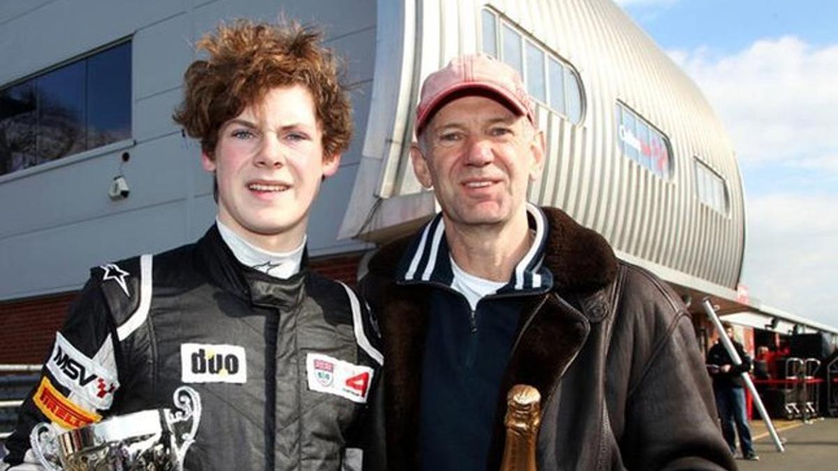 Adrian Newey y su hijo Harrison