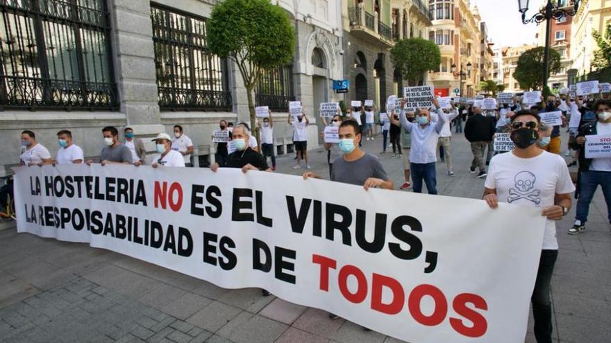 Protesta de los hosteleros de ocio nocturno en Oviedo