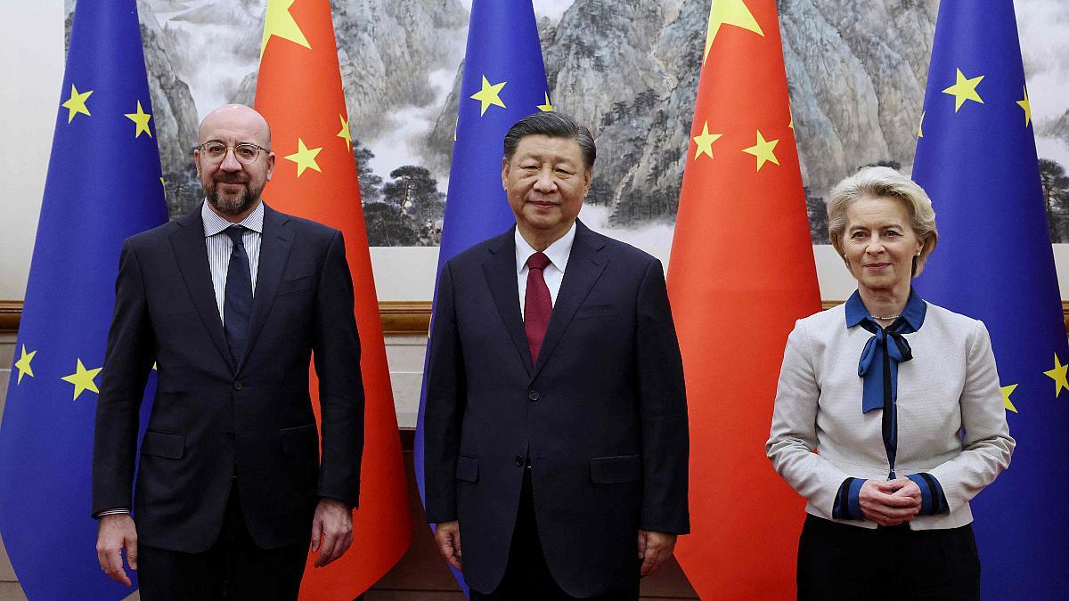 El presidente del Consejo de la UE, Charles Michel, el presidente chino Xi Jimping y la presidenta de la Comisión Europea, Ursula von der Leyen.