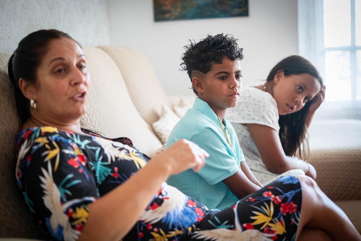 Familia de acogida de dos niños de Tinduf