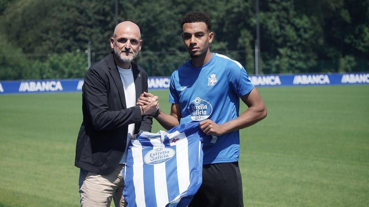 Presentación de Bright Ede, nuevo jugador del Deportivo