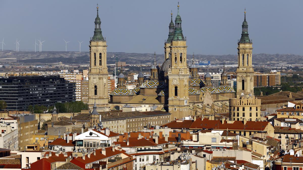 Vista aérea del centro de Zaragoza con la Basílica del Pilar
