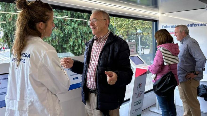 Enfermeras sensibilizan a los ciudadanos en la Alameda en materia de hábitos saludables