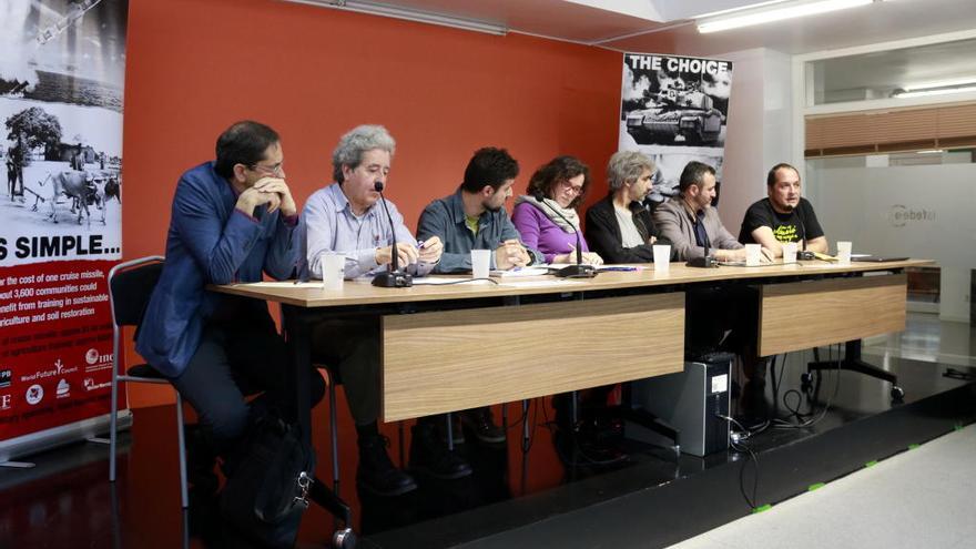 Eduard Ibáñez. Pere Brunet, Jordi Calvo, Pepa Martíez, Jordi Armadans, Felipe Daza i David Fernàndez, en roda de premsa