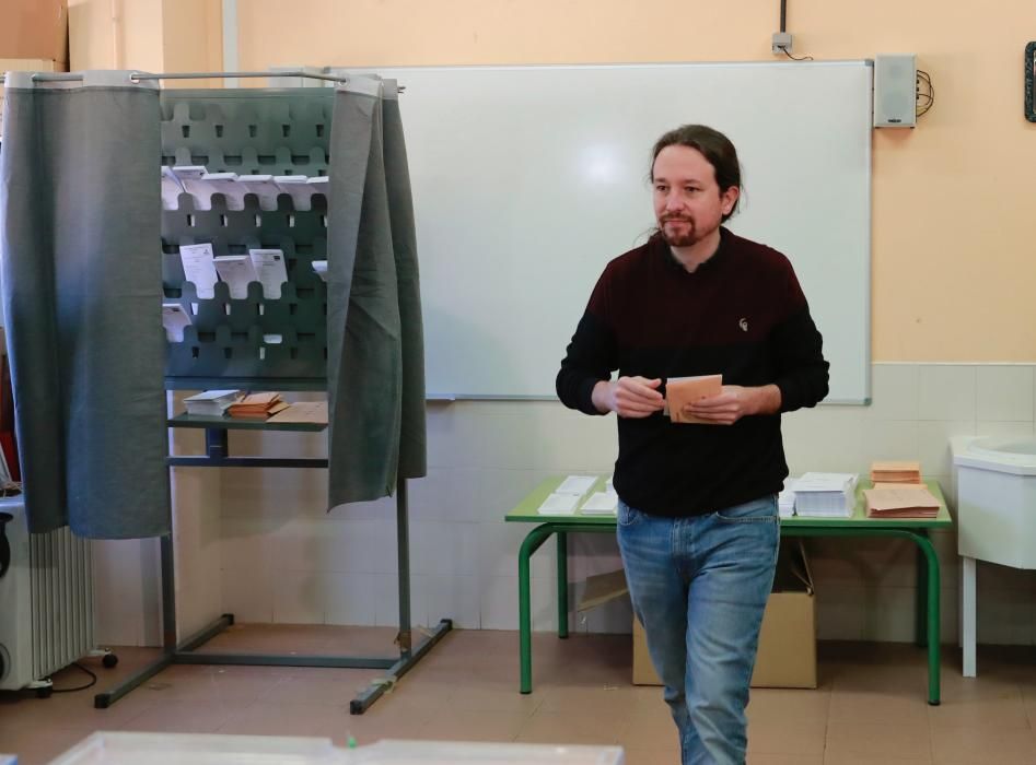 Pablo Iglesias votando