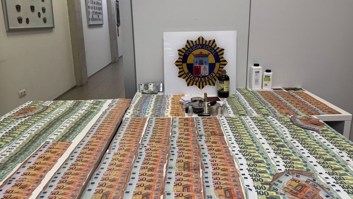Detenidos en Burjassot dos estafadores del 'timo de los billetes tintados' con una bolsa llena de dinero