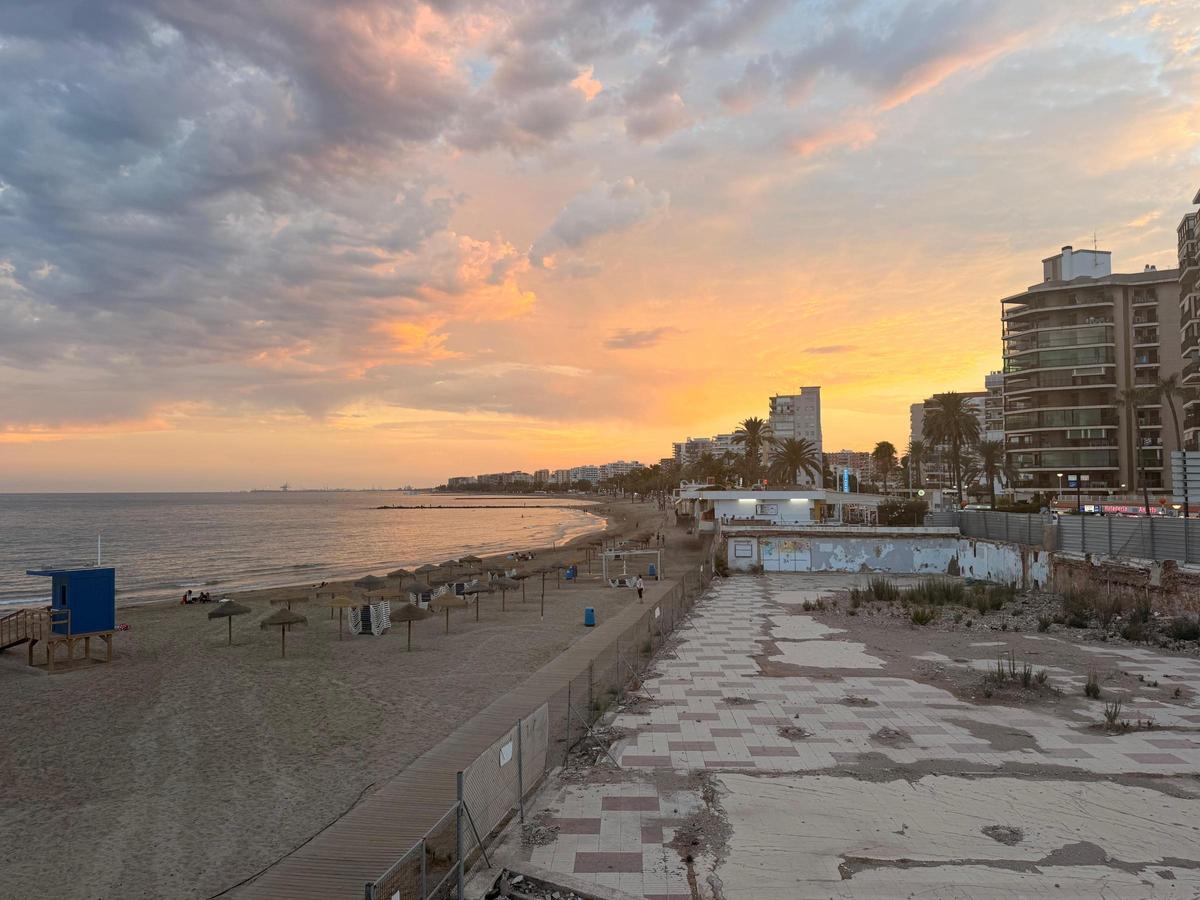 Estado actual de la parcela del antiguo Eurosol, donde las obras del nuevo complejo arrancarán a principios de septiembre.