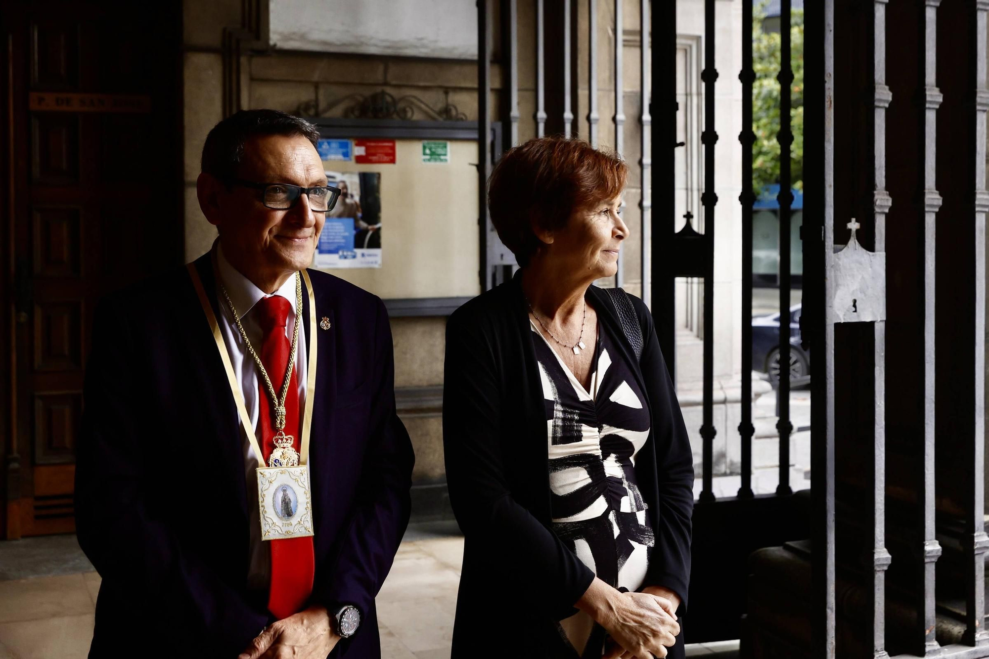 La Cofradía del Carmen de Gijón exhibe fuerza (en imágenes)