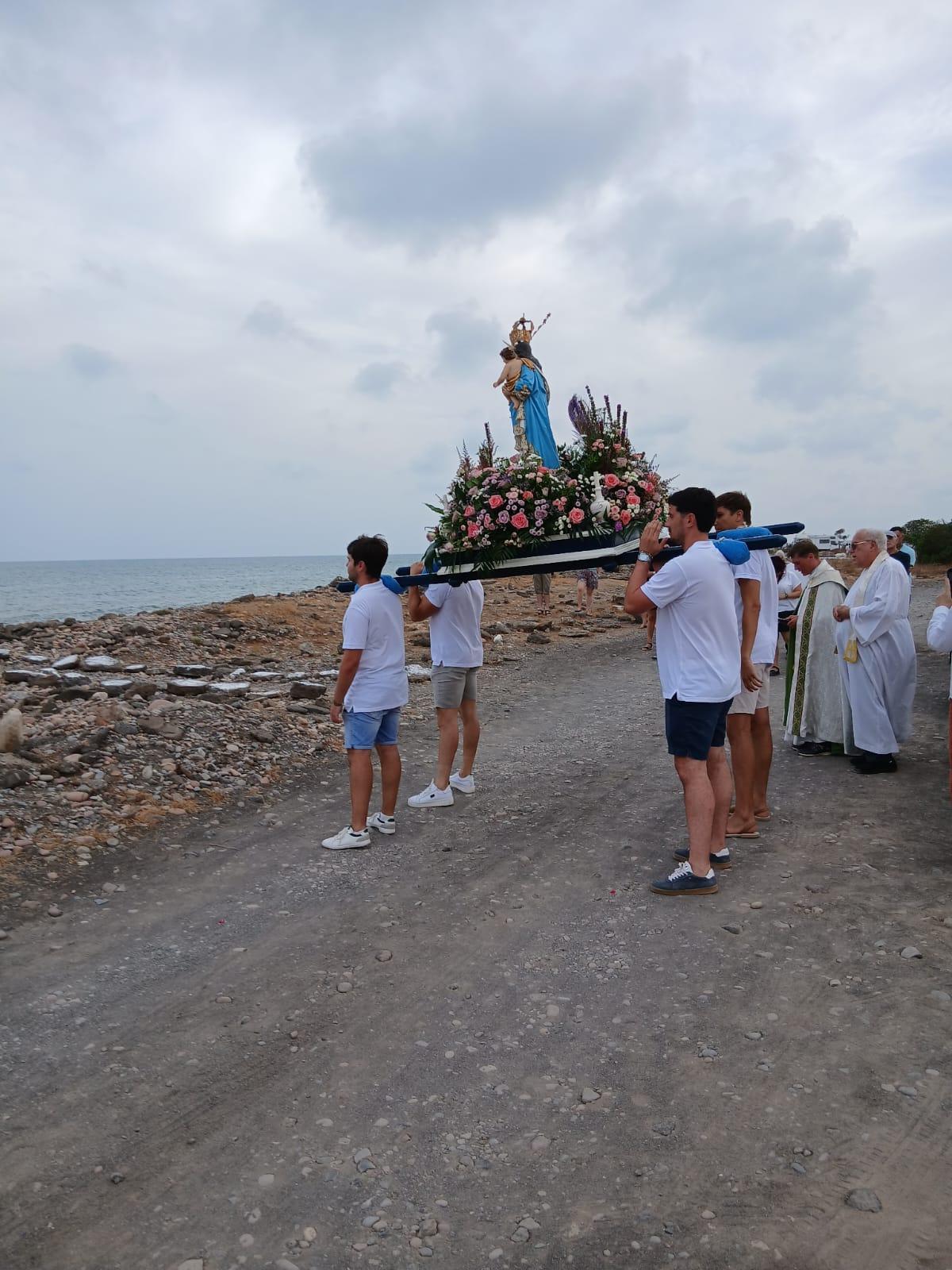 La Virgen, al salir en procesión.