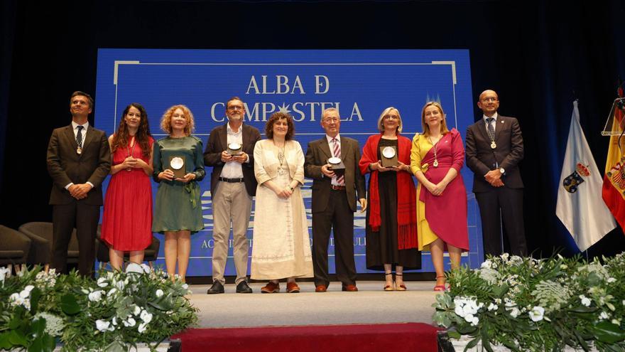 Os premios Alba de Compostela conseguen unir a todos os membros da Corporación local