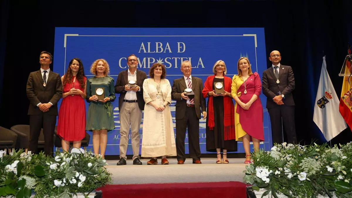 Os premios Alba de Compostela conseguen unir a todos os membros da Corporación local