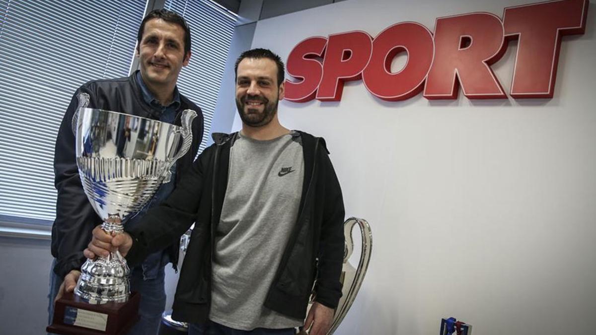 Aitor Egurrola y Ricard Muñoz visitaron SPORT con la Copa del Rey