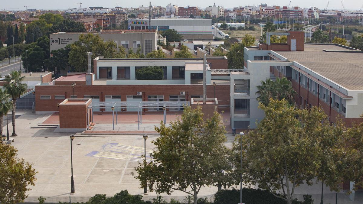 Instituto Camp de Morvedre, junto a la EOI.