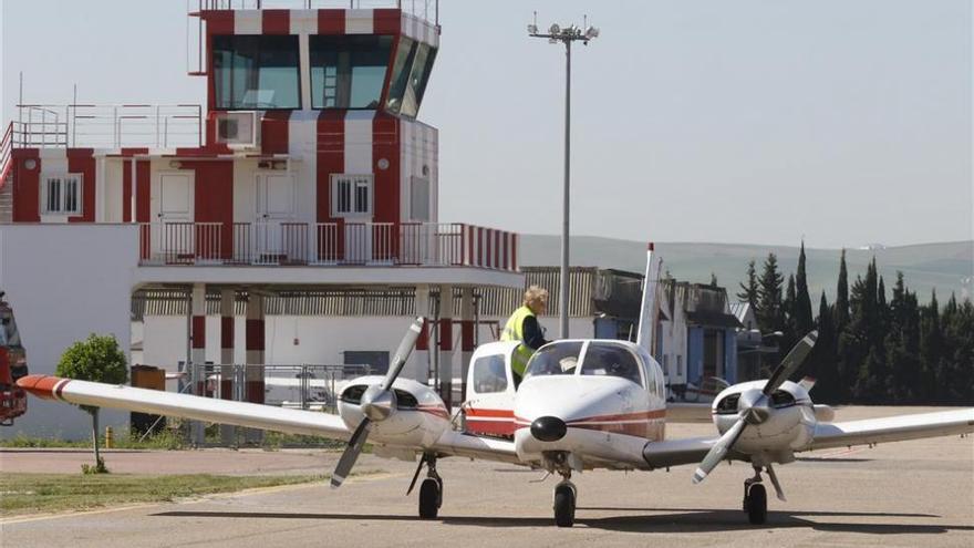 Los empresarios piden a la Junta que lidere la puesta en valor del aeropuerto de Córdoba