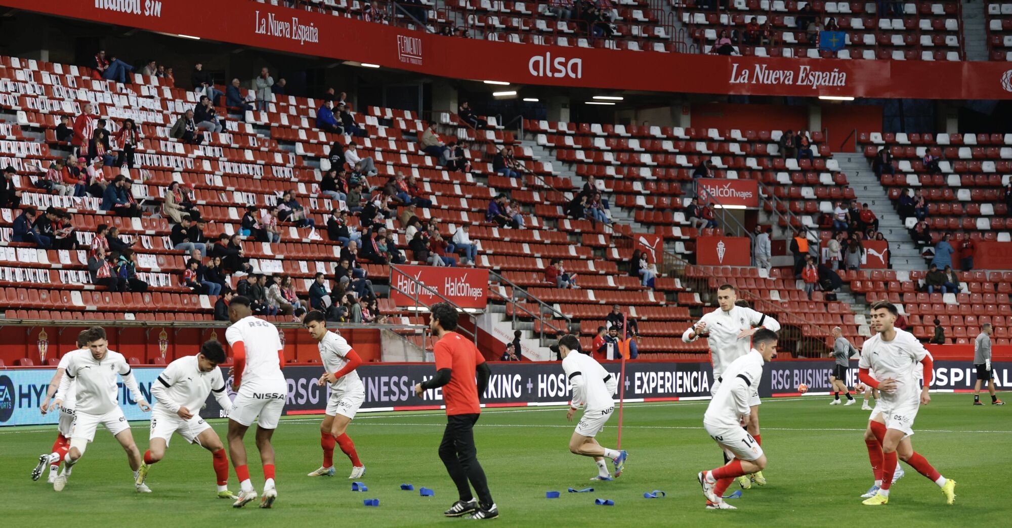 EN IMÁGENES: El Sporting - Tenerife disputado en El Molinón