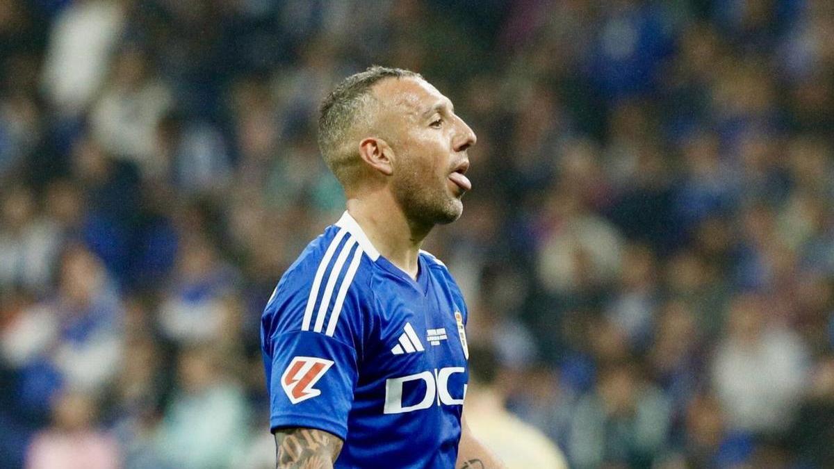 Cazorla, durante un partido del Oviedo. | JUAN PLAZA