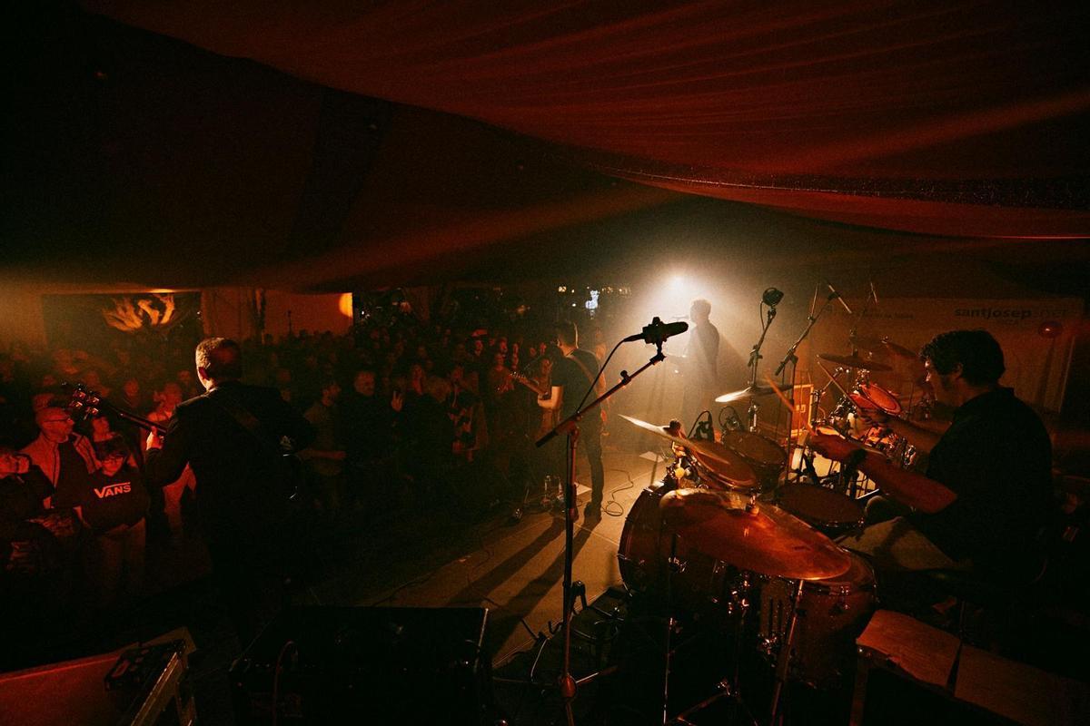 La banda, ante su público