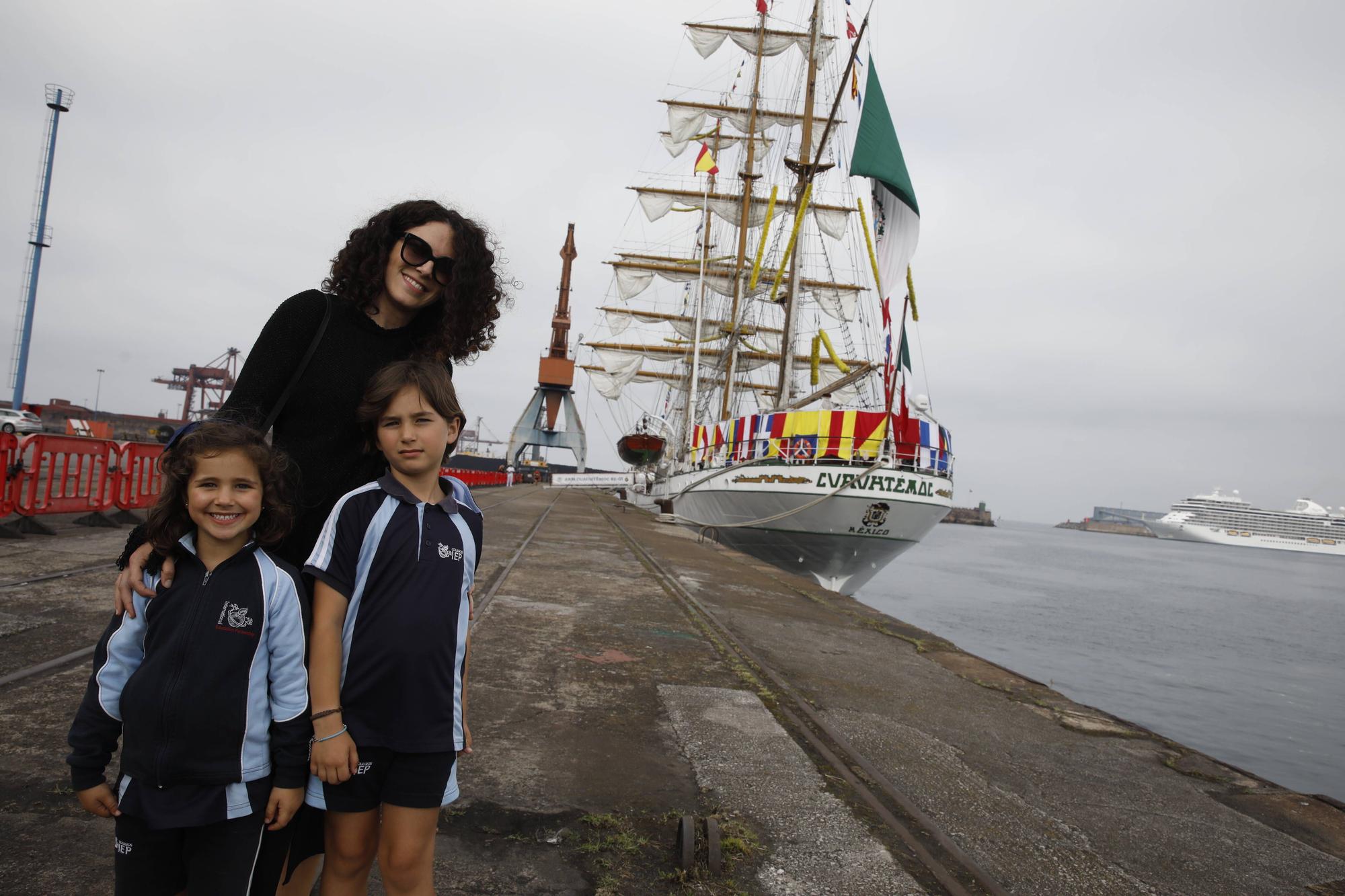 En imágenes: Colas en el puerto de Gijón para visitar el buque escuela de la Armada de México