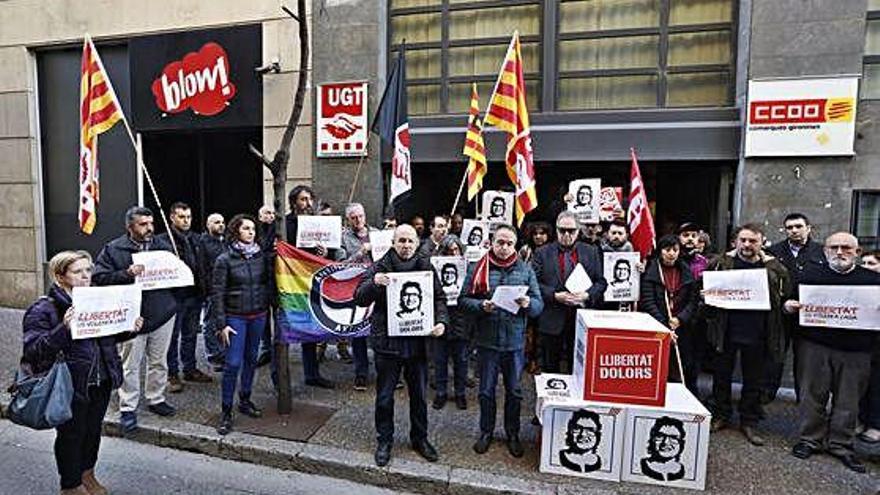 Mobilització dels sindicats, ahir al migdia a Girona.