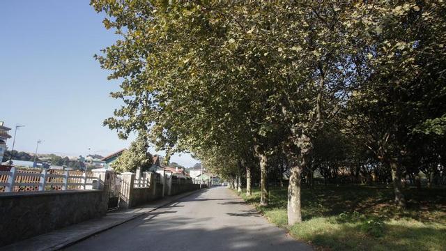 Uno de los viales de la ciudad jardín de la antigua Cristalería. | R. S.