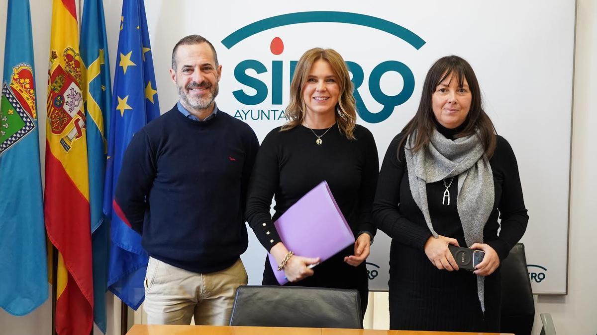 Por la izquierda, Ángel García, Eva Iglesias y Ana Díaz, durante la presentación.