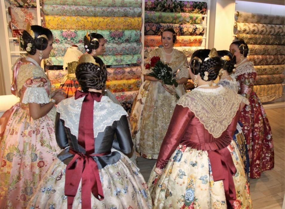 AGUAS DE MARZO. El ritual tuvo lugar en la tienda, en la calle Cirilo Amorós.