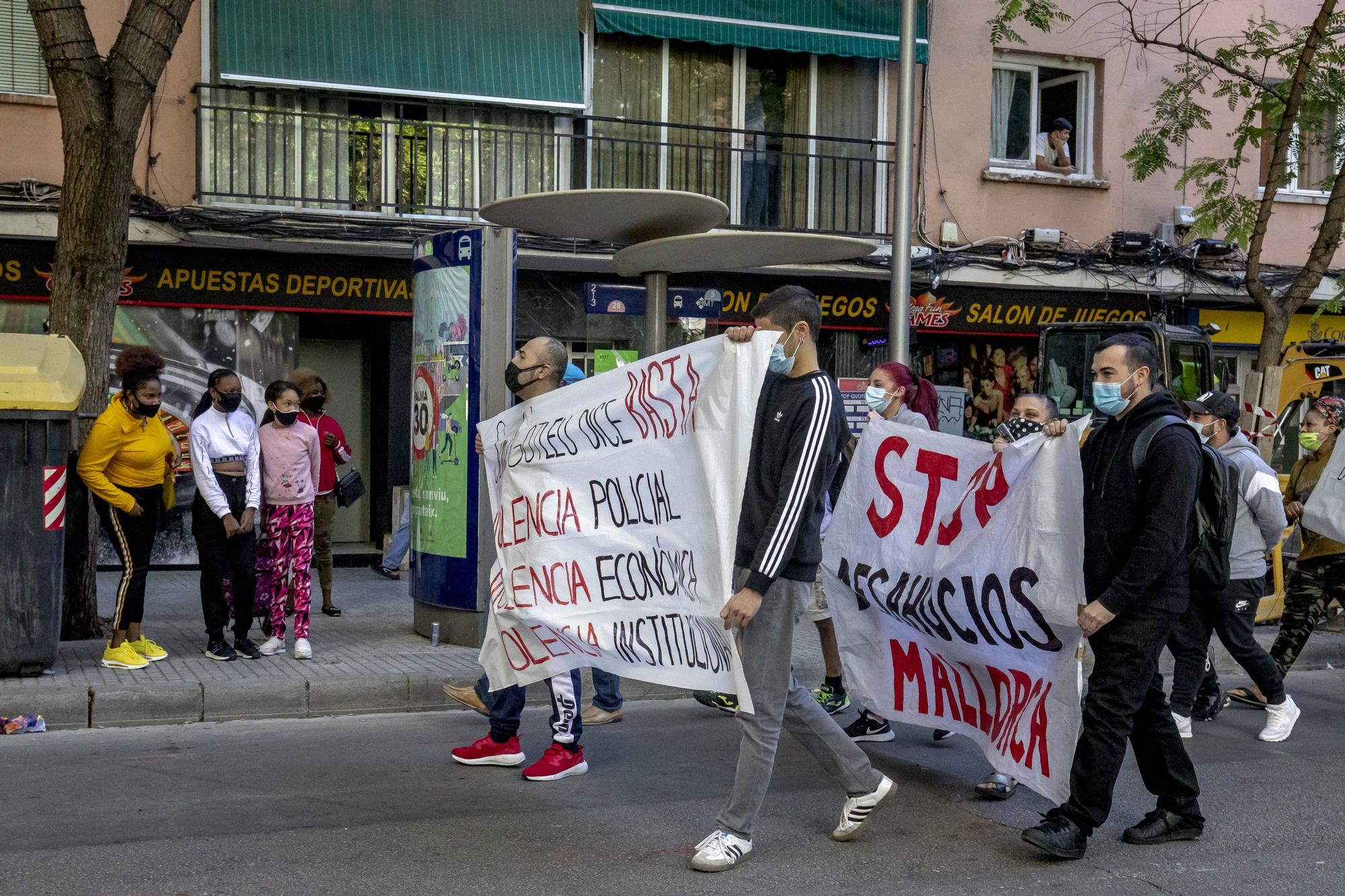 Stop Desnonaments se moviliza en Son Gotleu para pedir "el fin de la violencia económica" de los desahucios