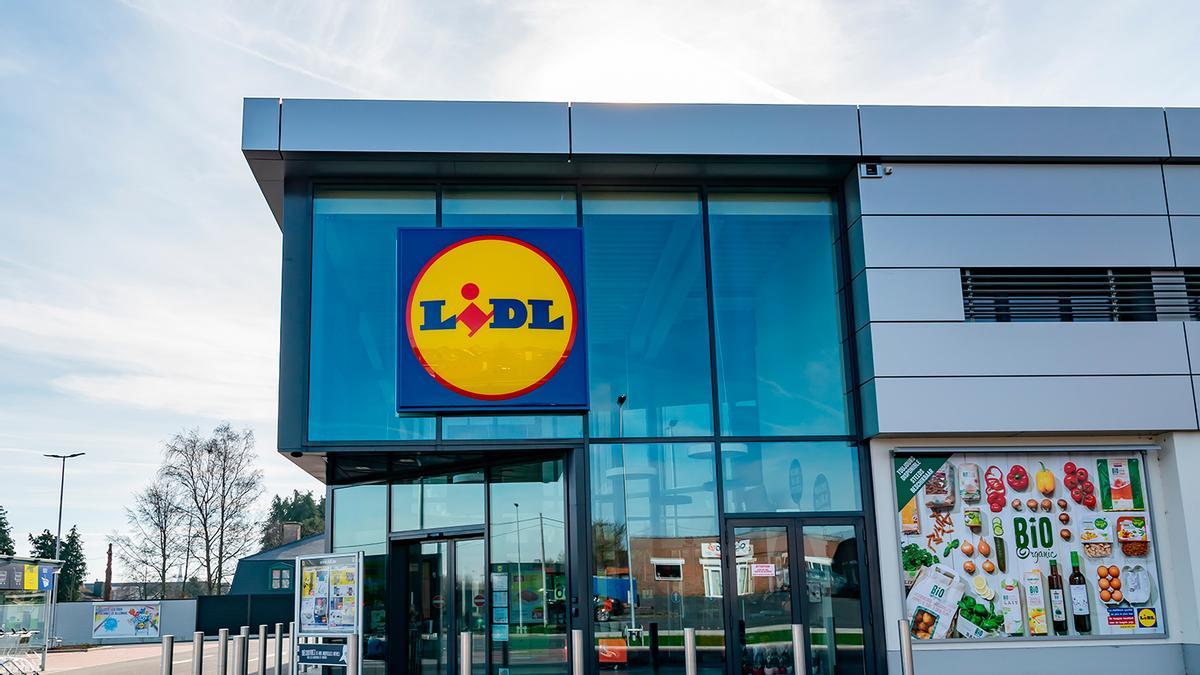Mañana se esperan colas kilométricas en Lidl para conseguir el vaporizador de mano que dice adiós a planchar para siempre: alisa rápidamente una o dos prendas sin tabla ni pasadas