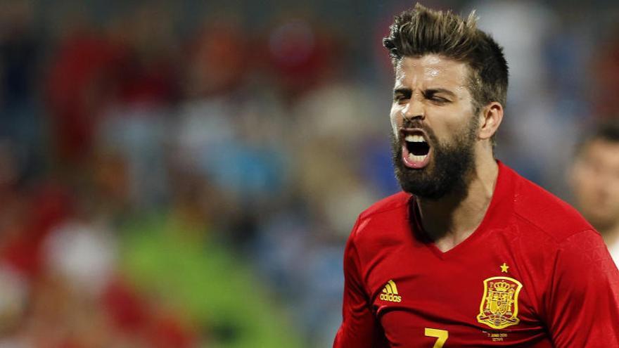 Piqué, en un encuentro con España.