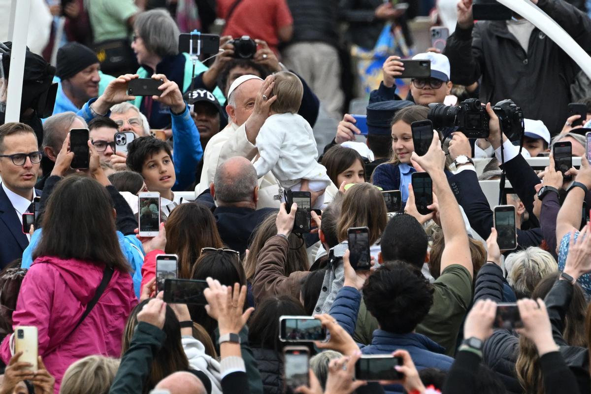 El Papa Francisco durante la audiencia general semanal en la plaza de San Pedro.
