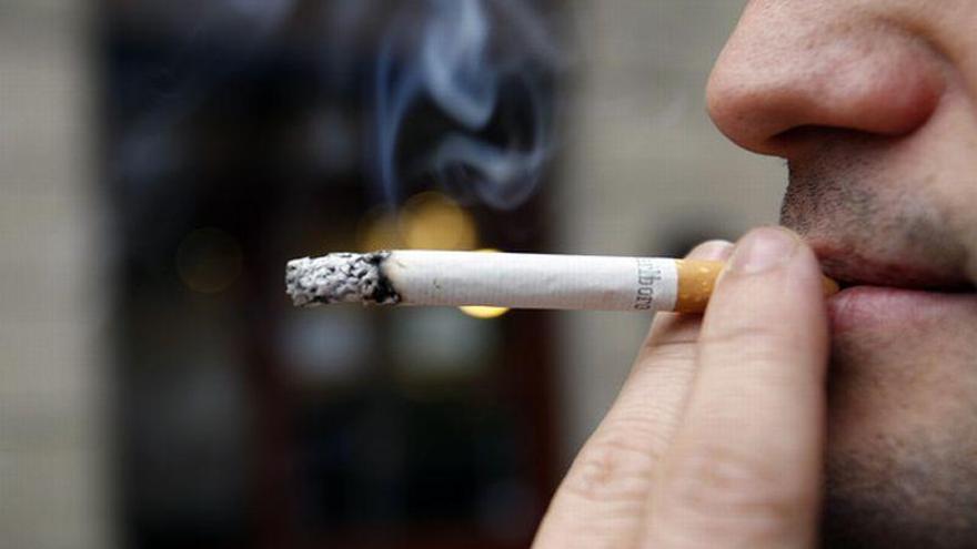 Fumar un cigarrillo al día multiplica por nueve el riesgo de cáncer de pulmón