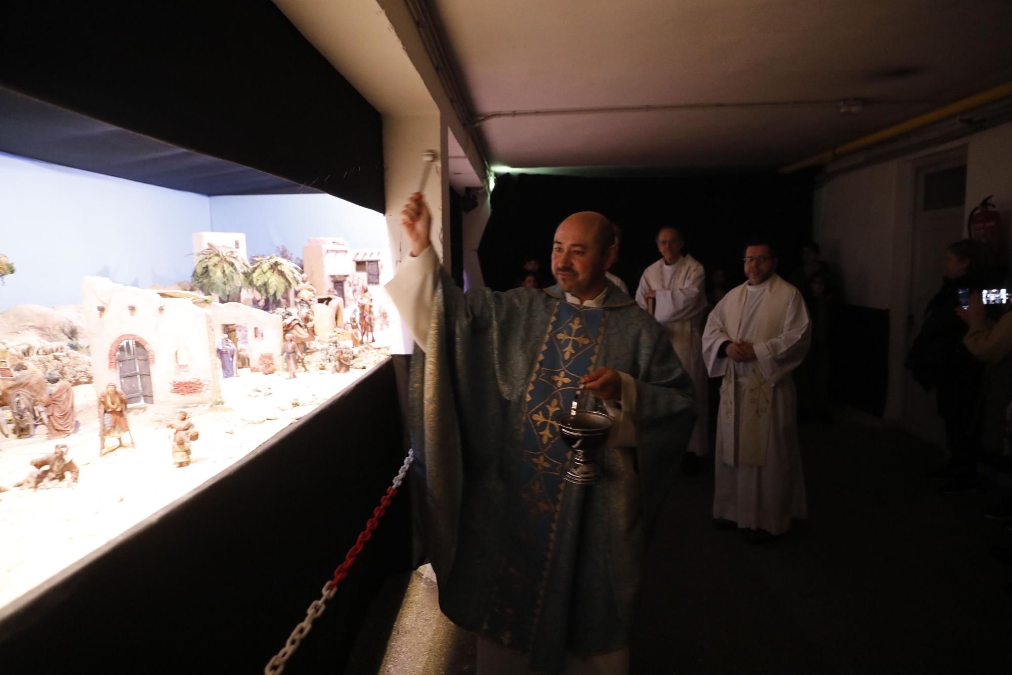 En imágenes: El colegio de la Inmaculada celebra la festividad de la Virgen e inaugura el Belén