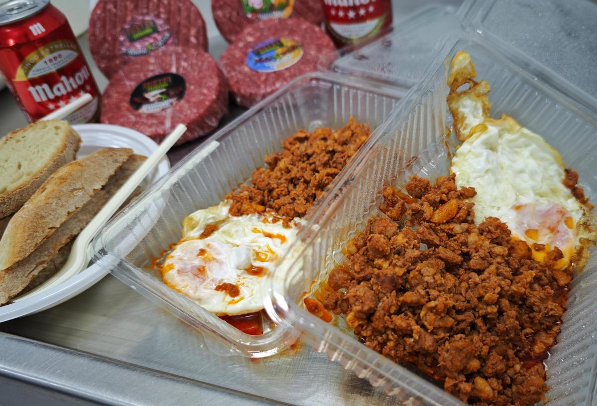 No faltaron las chichas con huevos, para la hora del almuerzo en la ABTE.