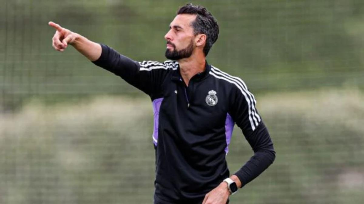 Arbeloa dirigiendo al Real Madrid Castilla