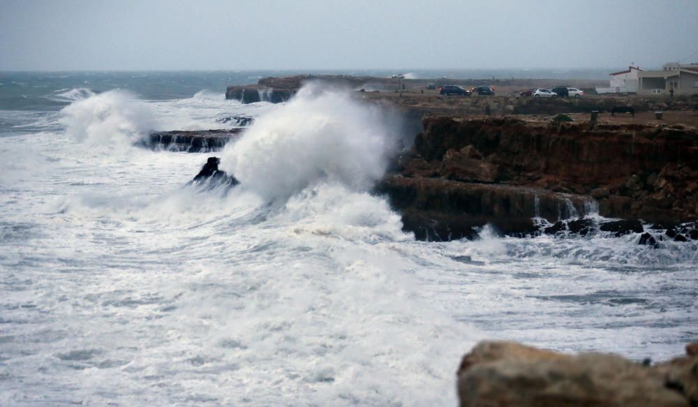 El temporal deja Guardamar del Segura sin playa