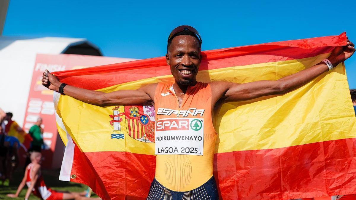 Thierry Ndikumwenayo celebra su última victoria.