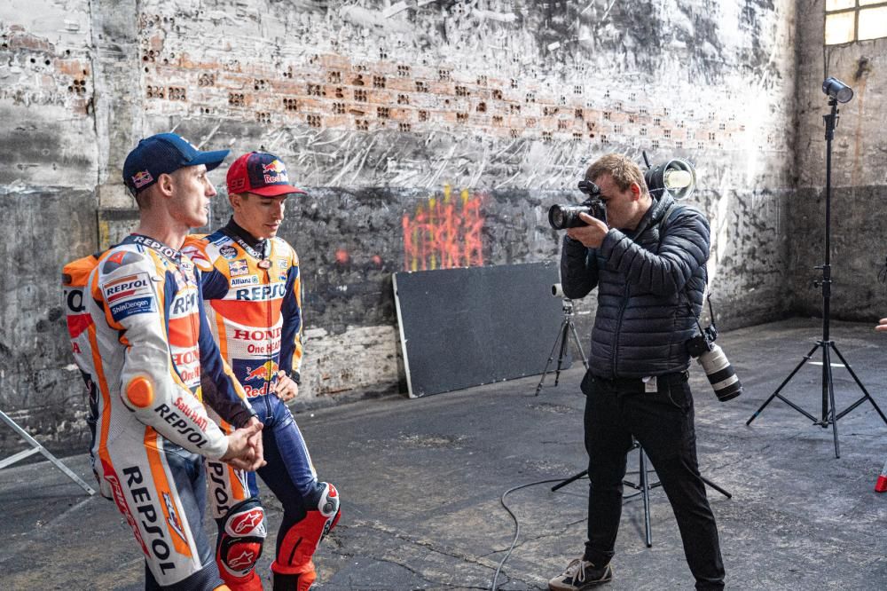 Sessió de fotos de Marc Márquez a l'antiga Pirelli