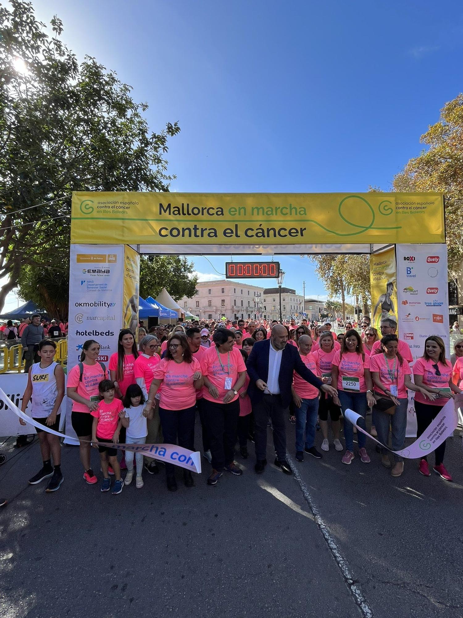 La carrera ‘Mallorca En Marcha Contra el Cáncer’ tiñe Palma de rosa