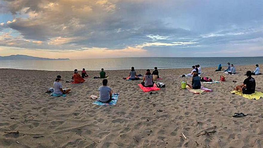 Les platges de Sant Pere Pescador formen part del parc dels Aiguamolls, amb un ecosistema dunar dinàmic i canviant. Són un espai ideal per practicar el &#039;mindfulness&#039;.