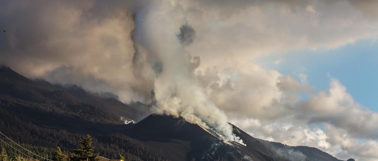 El volcán de La Palma no se agota 65 después de que comenzase la erupción