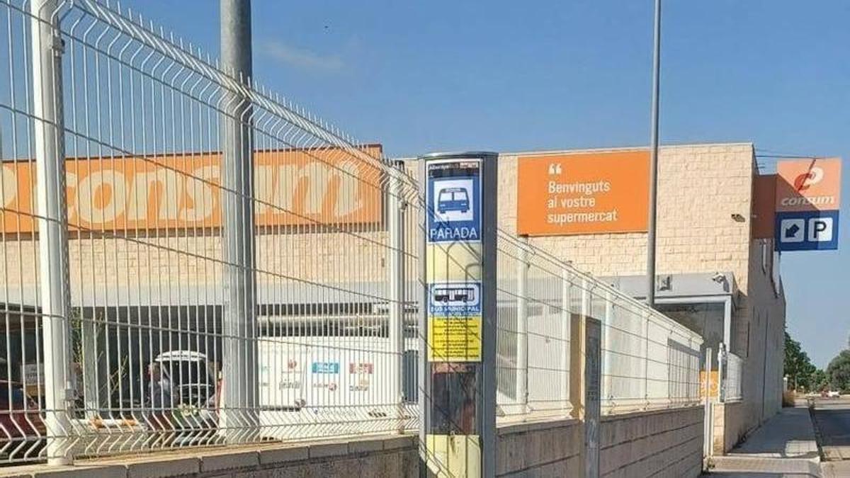 La parada de autobús en Tavernes Blanques.