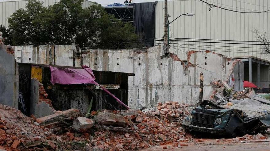 El mayor terremoto que asoló México deja 58 muertos y 122 municipios arrasados