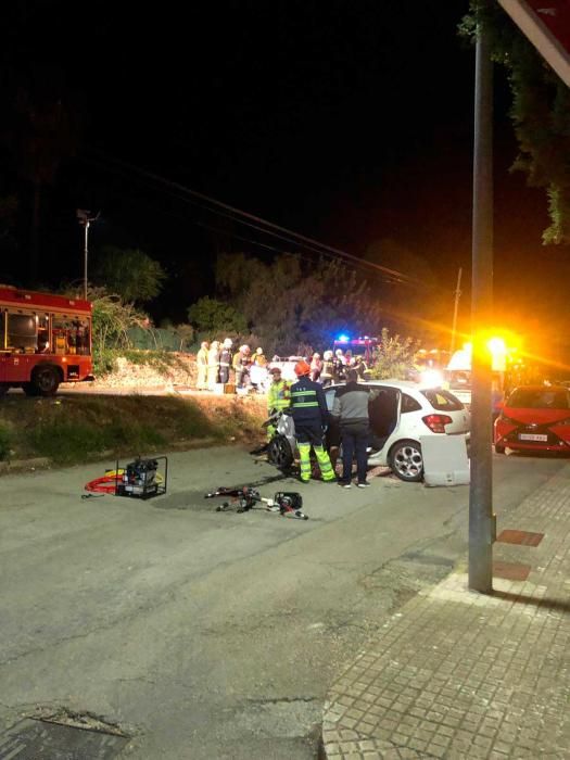 Tres heridos graves en un accidente frontal en Palmanyola