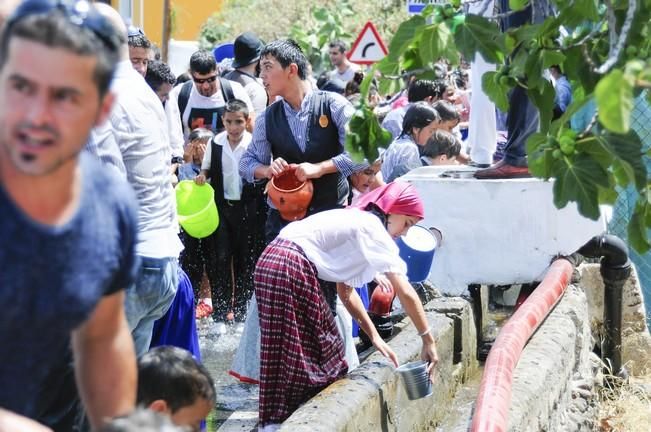 Traida Infantil del Agua de Lomo Magullo 2016