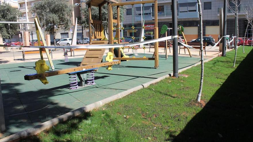 Vila-real renueva los juegos infantiles  y mejora el jardín del Mestre Vidal