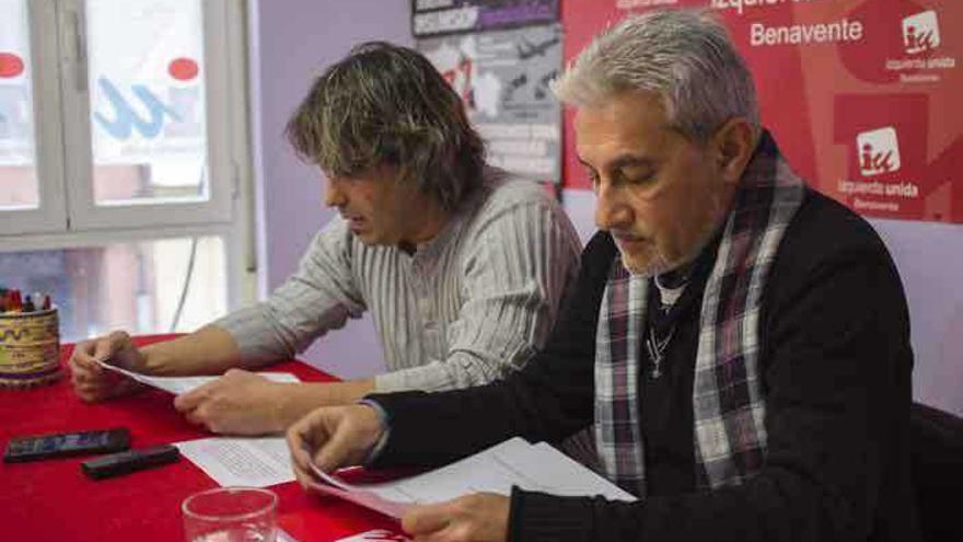 Jesús Nieto y Manuel Burón durante la presentación del segundo como candidato a la Alcaldía por IU.