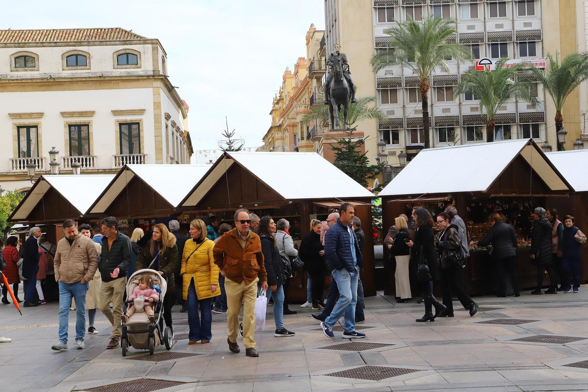 Turistas y cordobeses se echan a la calle