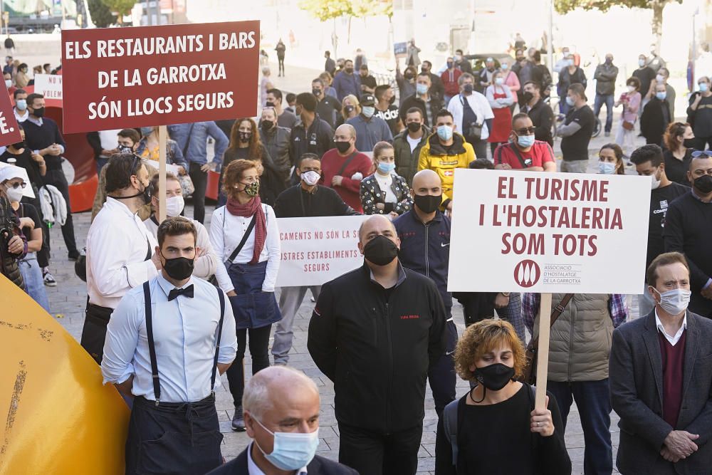 L''hostaleria i l''estètica gironines surten al carrer per protestar contra el tancament