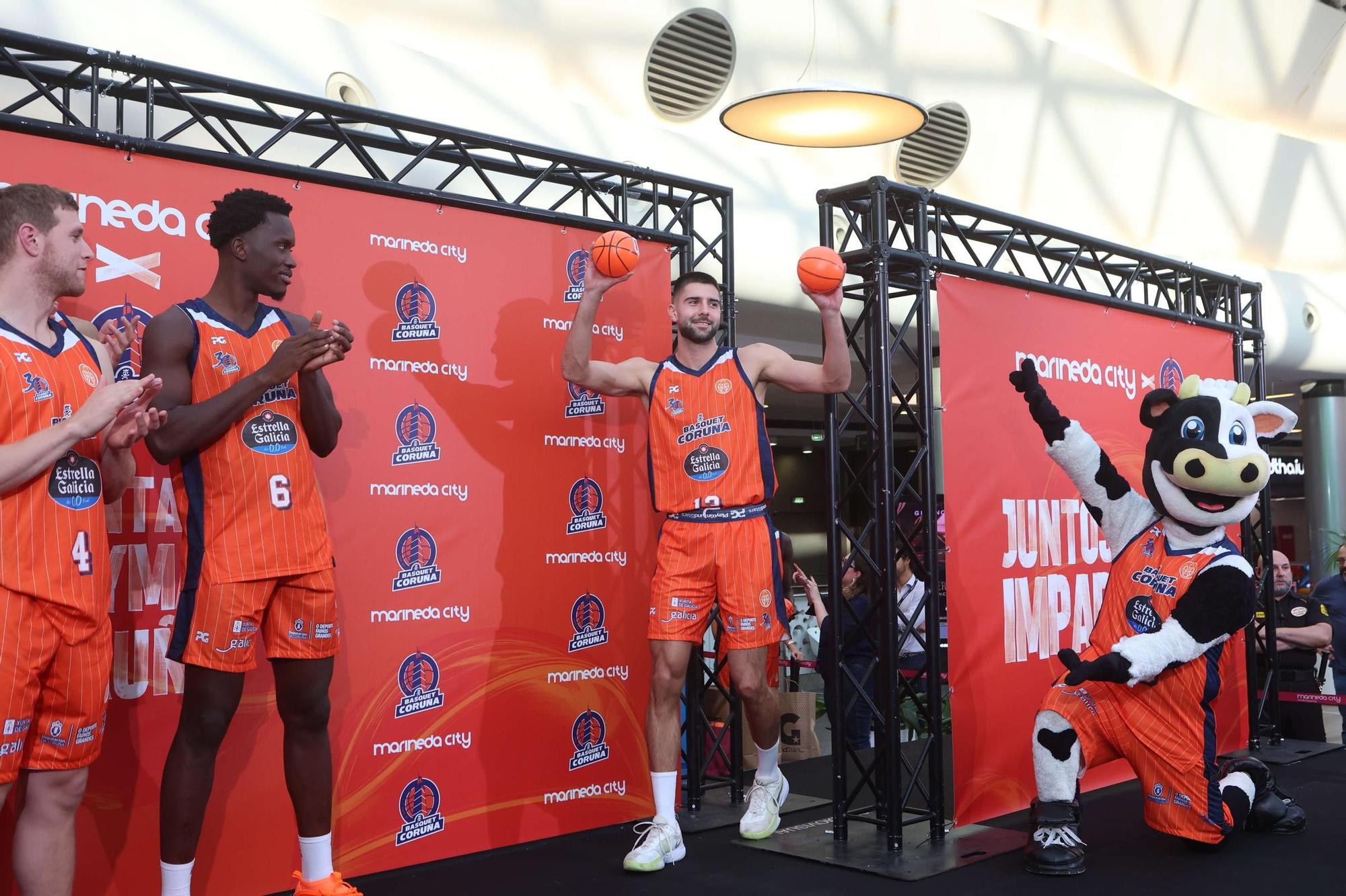 Presentación del equipo del Leyma Coruña en Marineda City