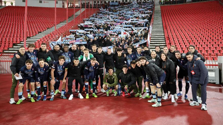 El equipo, con los más de 800 aficionados celestes que lo arroparon en el estadio Rajko Mitić.